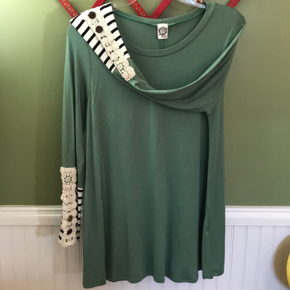Tunic Length Sage Green Top with Sleeve Detail Med